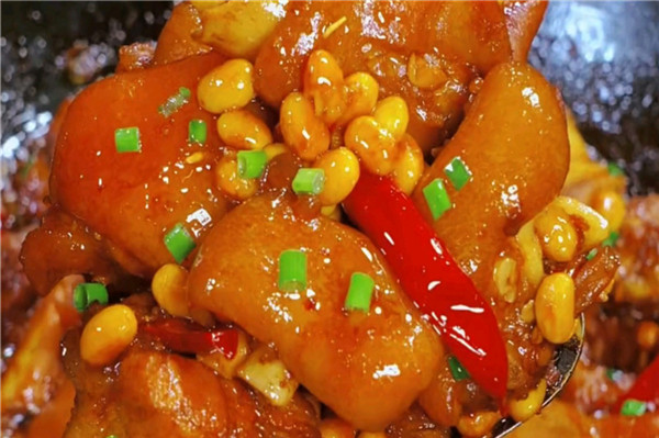 锅仔黄豆炖猪手