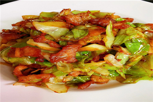 五花肉炒圆白菜
